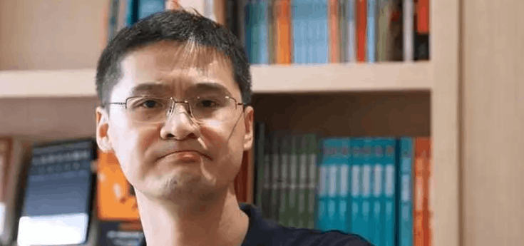 法外狂徒罗翔在法律界处于什么水平：刑法学教授、博士生导师，他是法律界的佼佼者-阿灿说钱