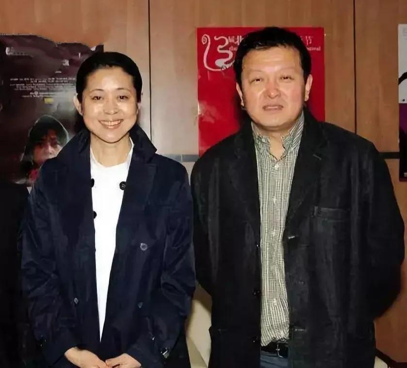 倪萍个人资料及家庭：带着儿子嫁给导演，如今终获