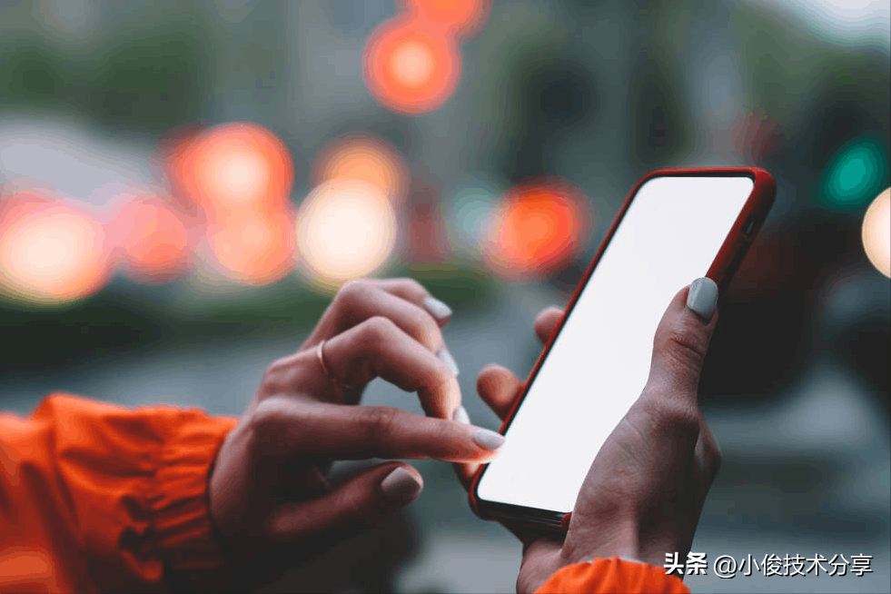图片[1]-手机连接WiFi时，需不需要关闭数据流量？如何避免超出流量被扣费？-阿灿说钱