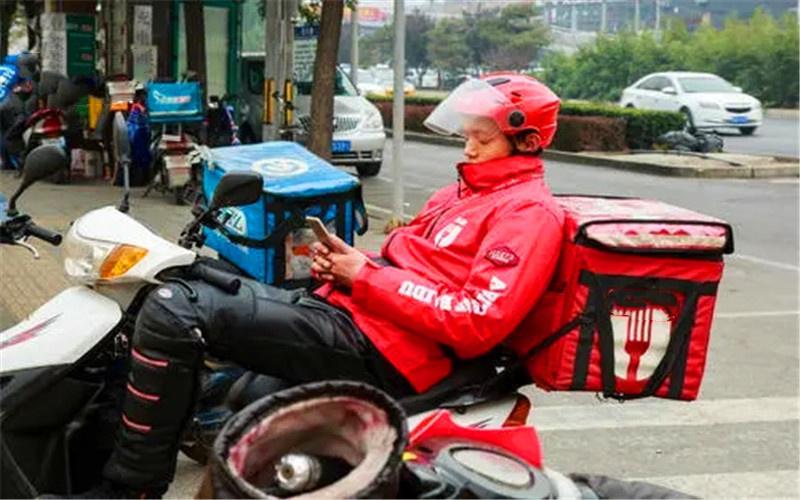 现在很多年轻人选择送外卖,送外卖真的赚钱吗?什么原因造成的?
