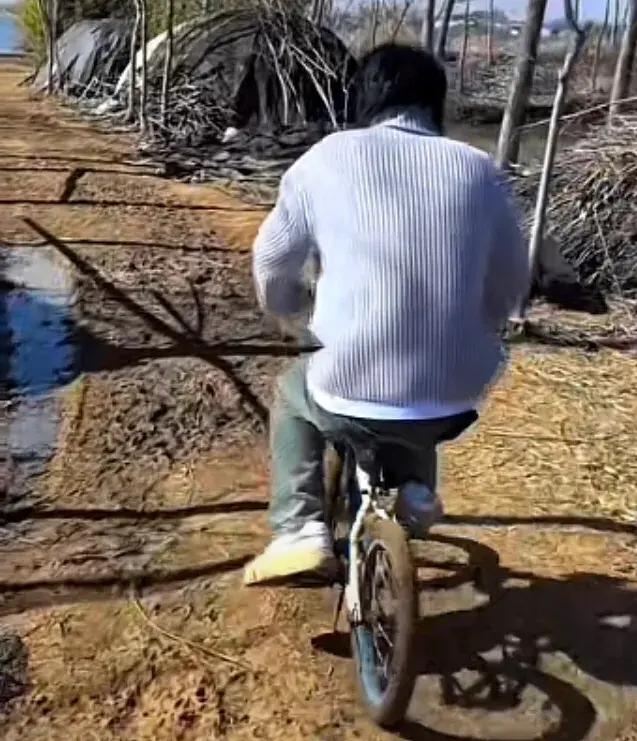 “祸不单行”小杨哥掉水里 大杨哥被鞭炮炸伤 “祸不单行”小杨哥掉水里 大杨哥被鞭炮炸伤