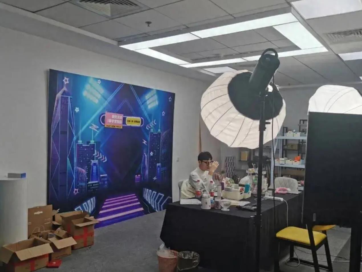 直播直播带货一般怎么收费多少佣金，主播卖货100万能赚多少。-阿灿说钱