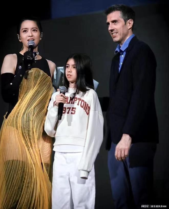 梁咏琪演唱会丈夫女儿上台为其庆生,感动万千歌迷 梁咏琪演唱会丈夫女儿上台为其庆生,感动万千歌迷
