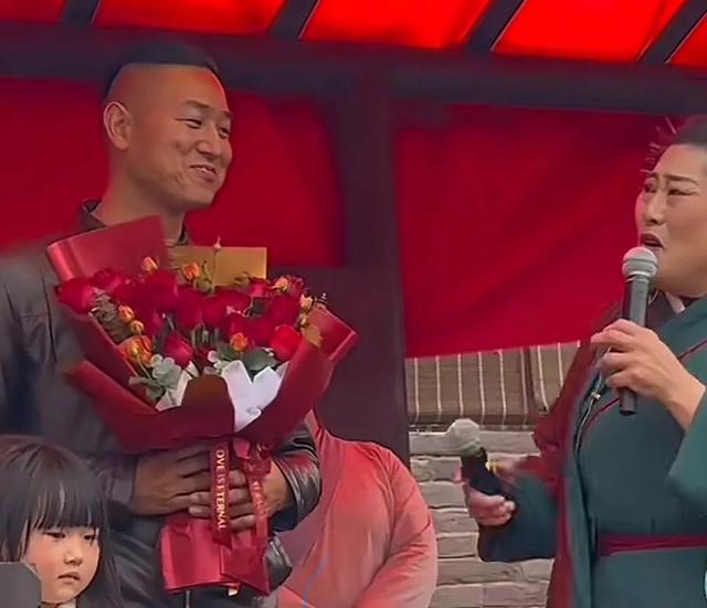 开封王婆抖音10天涨粉超180万，爆火只因为戳中了现代年轻人的痛！