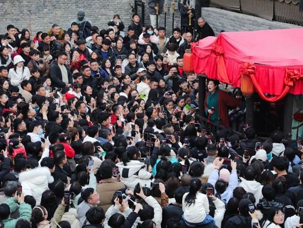 “王婆说媒”为啥突然就火了:没有托儿!高人气源于接地气 “王婆说媒”为啥突然就火了:没有托儿!高人气源于接地气
