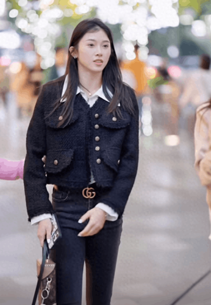 吴艳妮“霸王步”再现！网友直呼：太美了-阿灿说钱