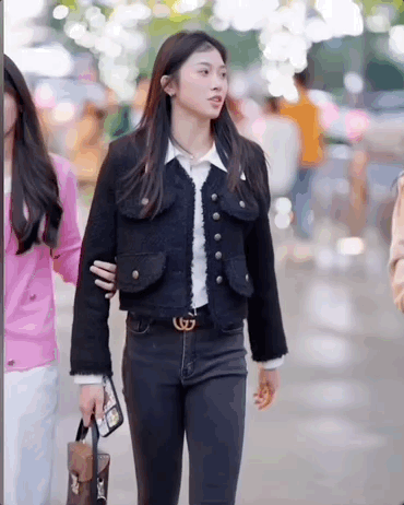 吴艳妮“霸王步”再现！网友直呼：太美了